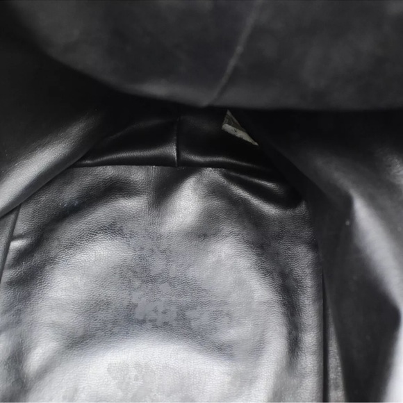 CHANEL CC LEATHER DRAWSTRING BAG - Picture 11 of 15